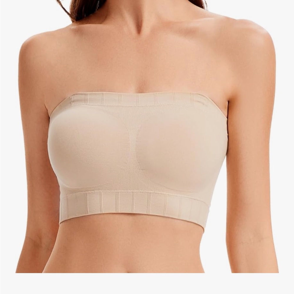 Finduself seamless bras, straps or strapless. Size Medium. Set of 2.